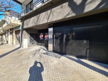 Amplisimo Depto - con COCHERA Y TERRAZA Exclusiva! Alquilado!