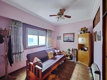 DEPARTAMENTO 3 AMBIENTES AL FRENTE CON BALCON EN BARRACAS VENTA