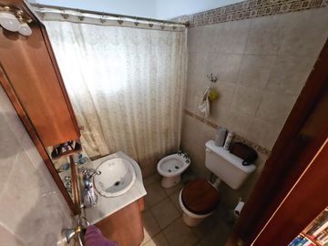 DEPARTAMENTO 3 AMBIENTES AL FRENTE CON BALCON EN BARRACAS VENTA