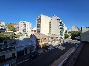 DEPARTAMENTO 3 AMBIENTES AL FRENTE CON BALCON EN BARRACAS VENTA