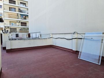 DEPARTAMENTO 3 AMBIENTES AL FRENTE CON BALCON EN BARRACAS VENTA