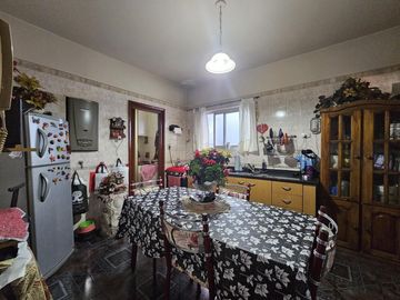 DEPARTAMENTO 3 AMBIENTES AL FRENTE CON BALCON EN BARRACAS VENTA
