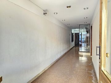 DEPARTAMENTO 3 AMBIENTES AL FRENTE CON BALCON EN BARRACAS VENTA
