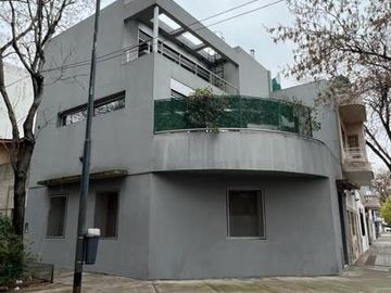 4 Dormitorios - Terraza - Parrilla - RECICLADA - Casa en CHACARITA