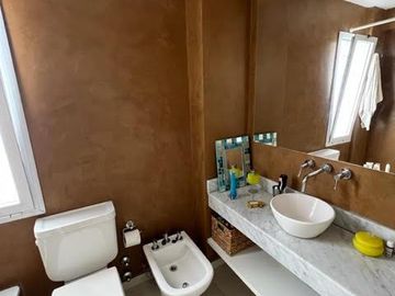 4 Dormitorios - Terraza - Parrilla - RECICLADA - Casa en CHACARITA