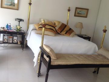 4 Dormitorios - Terraza - Parrilla - RECICLADA - Casa en CHACARITA