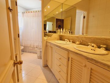 Espectacular Casa en Venta en Nautico Escobar Country Club