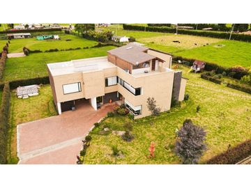 SE VENDE HERMOSA CASA EN TENJO
