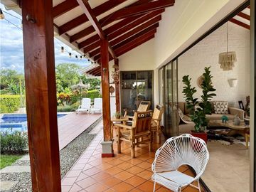Casa campestre en conjunto cerrado en venta sector Aeropuerto