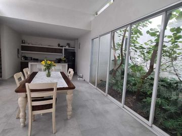 Venta de casa en privada Zelena Conkal, con una habitación en planta baja