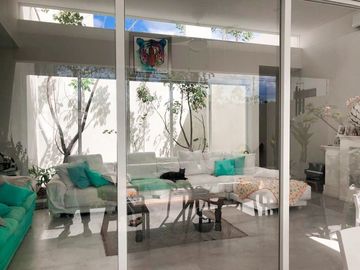 Venta de casa en privada Zelena Conkal, con una habitación en planta baja
