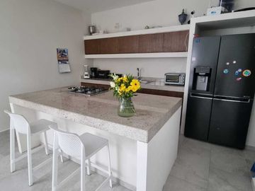 Venta de casa en privada Zelena Conkal, con una habitación en planta baja