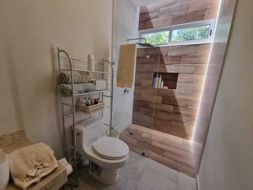 Venta de casa en privada Zelena Conkal, con una habitación en planta baja