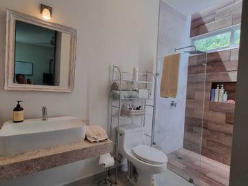 Venta de casa en privada Zelena Conkal, con una habitación en planta baja