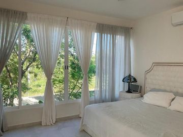 Venta de casa en privada Zelena Conkal, con una habitación en planta baja