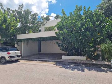 Venta de casa en privada Zelena Conkal, con una habitación en planta baja