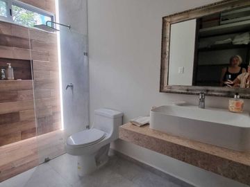 Venta de casa en privada Zelena Conkal, con una habitación en planta baja
