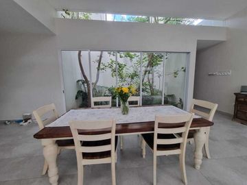 Venta de casa en privada Zelena Conkal, con una habitación en planta baja