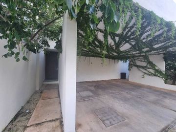 Venta de casa en privada Zelena Conkal, con una habitación en planta baja
