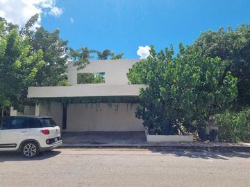 Venta de casa en privada Zelena Conkal, con una habitación en planta baja