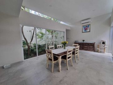 Venta de casa en privada Zelena Conkal, con una habitación en planta baja