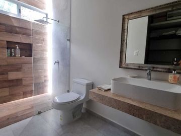Venta de casa en privada Zelena Conkal, con una habitación en planta baja