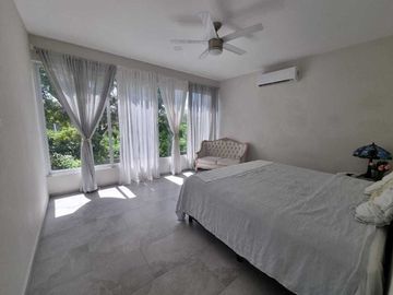 Venta de casa en privada Zelena Conkal, con una habitación en planta baja
