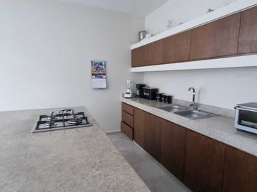 Venta de casa en privada Zelena Conkal, con una habitación en planta baja