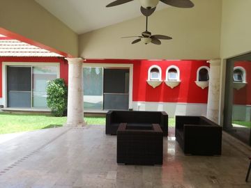Venta de hermosa residencia de una planta en Zona Norte, Montecristo