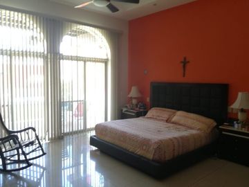 Venta de hermosa residencia de una planta en Zona Norte, Montecristo