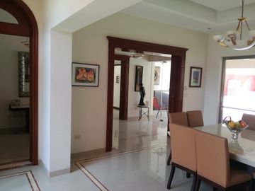 Venta de hermosa residencia de una planta en Zona Norte, Montecristo
