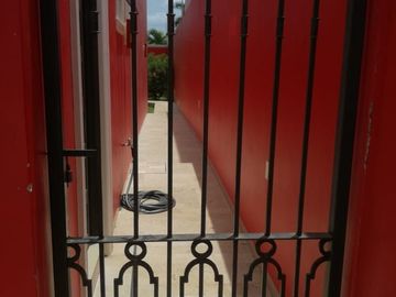 Venta de hermosa residencia de una planta en Zona Norte, Montecristo