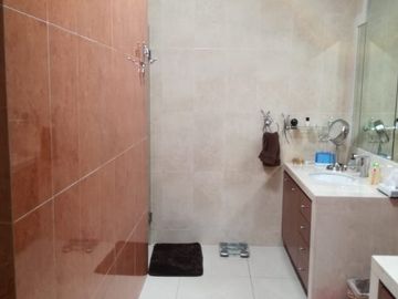 Venta de hermosa residencia de una planta en Zona Norte, Montecristo