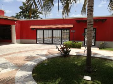 Venta de hermosa residencia de una planta en Zona Norte, Montecristo