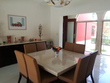 Venta de hermosa residencia de una planta en Zona Norte, Montecristo
