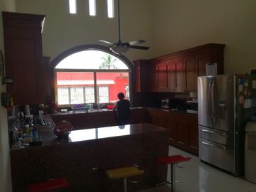 Venta de hermosa residencia de una planta en Zona Norte, Montecristo