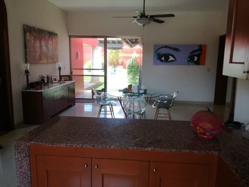 Venta de hermosa residencia de una planta en Zona Norte, Montecristo