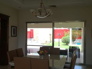 Venta de hermosa residencia de una planta en Zona Norte, Montecristo