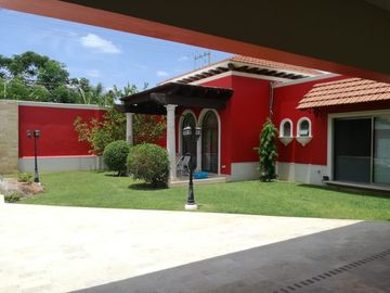 Venta de hermosa residencia de una planta en Zona Norte, Montecristo