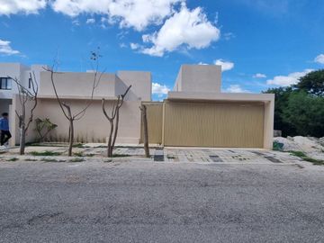 Venta de casa en Residencial Xcanatún, Mérida