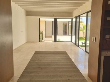 Venta de casa en Residencial Xcanatún, Mérida
