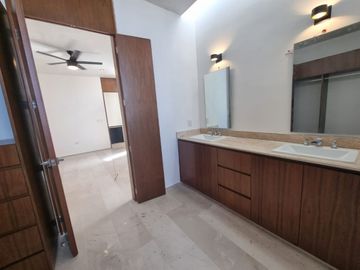 Venta de casa en Residencial Xcanatún, Mérida