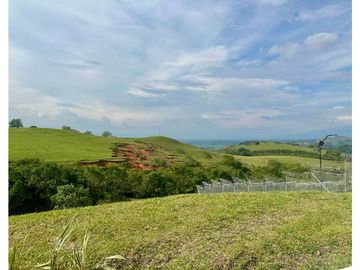 Casa campestre nueva en venta en condominio La Buitrera Palmira Valle