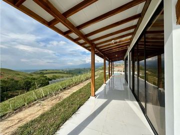Casa campestre nueva en venta en condominio La Buitrera Palmira Valle