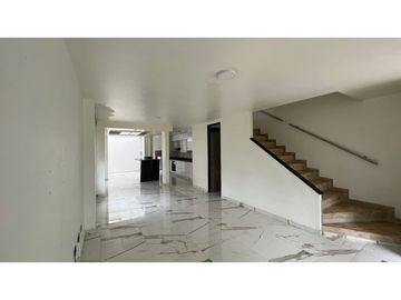 ALQUILER DE CASA EN SANTA CLARA ESQUINERA DE LAS VILLAS REMODELADA