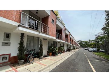 ALQUILER DE CASA EN SANTA CLARA ESQUINERA DE LAS VILLAS REMODELADA