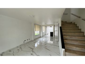 ALQUILER DE CASA EN SANTA CLARA ESQUINERA DE LAS VILLAS REMODELADA