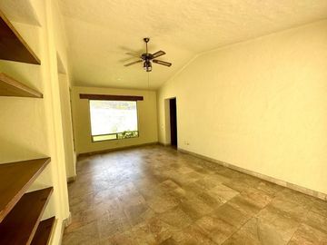 CASA EN VENTA EN CLUB DE GOLF TABACHINES CUERNAVACA