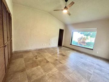 CASA EN VENTA EN CLUB DE GOLF TABACHINES CUERNAVACA