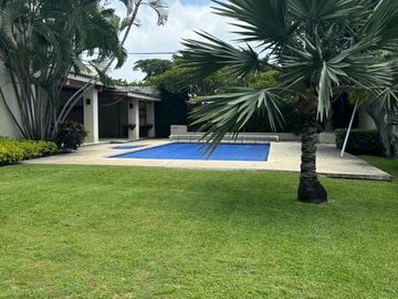 CASA EN VENTA EN CLUB DE GOLF TABACHINES CUERNAVACA
